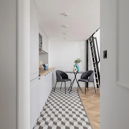 Bright Scandi Ap With Balcony - Old Town
